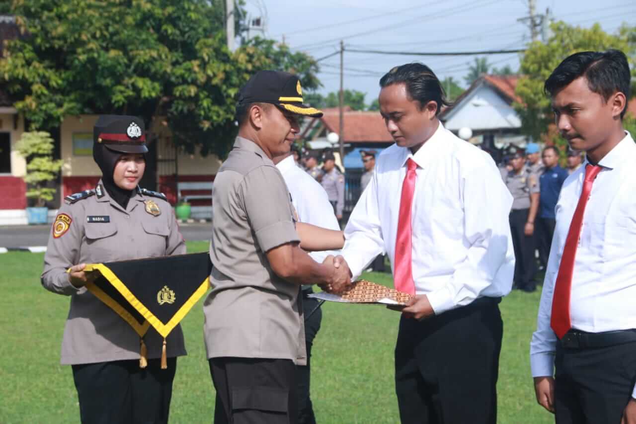 Ungkap Teror Pencurian Velg dan Ban Ambulans, Empat Anggota Resmob Dapat Penghargaan