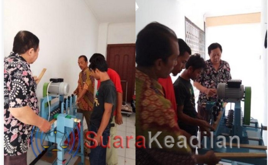 Tingkatkan Produksi Sangkar Burung, Stekom Bantu Mesin Bor Multiholes Otomatis