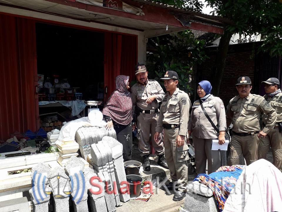 Satpol PP Ajak PKL Tidak Jualan Diatas Trotoar