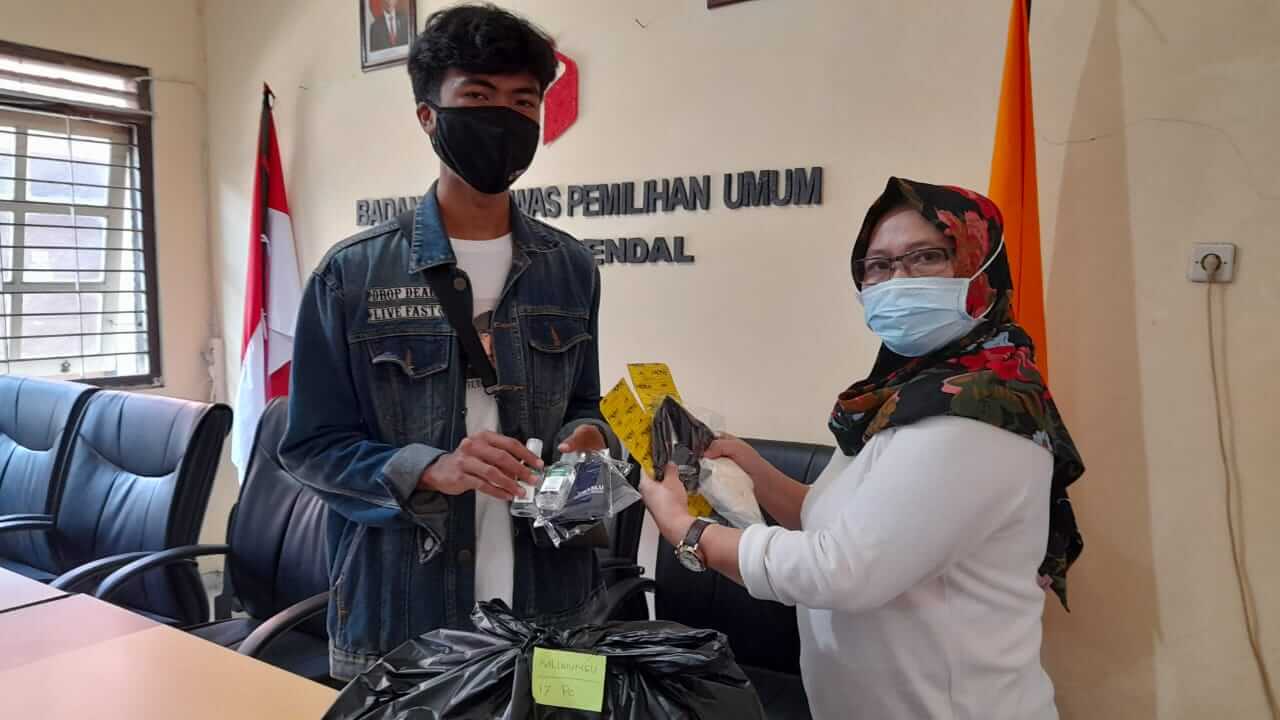 Antisipasi Klaster Baru, Bawaslu Bagikan Ratusan Paket APD Ke Pengawas