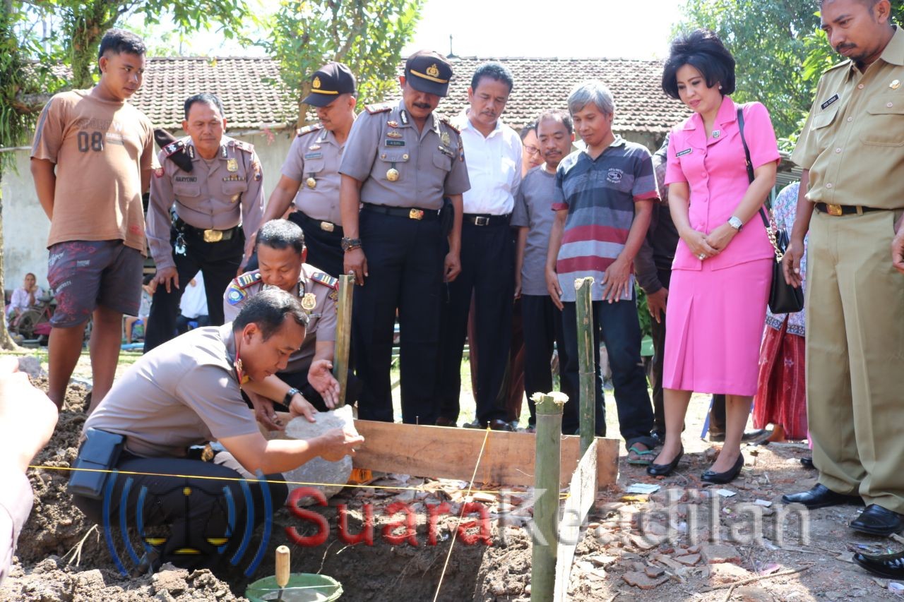 Kapolres Kendal Pimpin Rehab Rumah Warga Miskin
