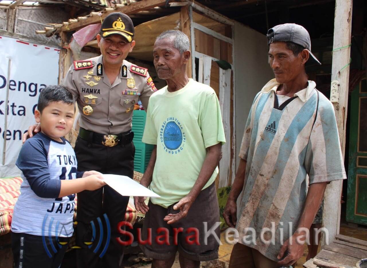 Kapolres Kendal Bantu Korban Puting Beliung Rowosari
