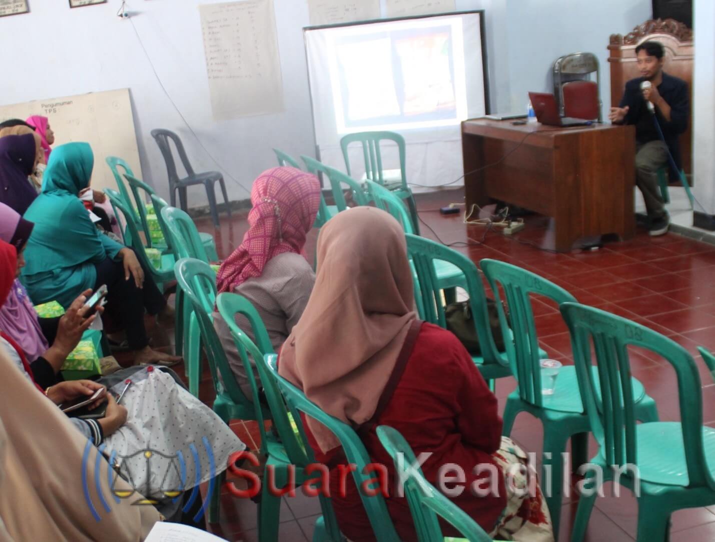 KKN UPGRIS Desa Sarirejo, Ajak Masyarakat Pasarkan Hasil UMKM Lewat Medsos