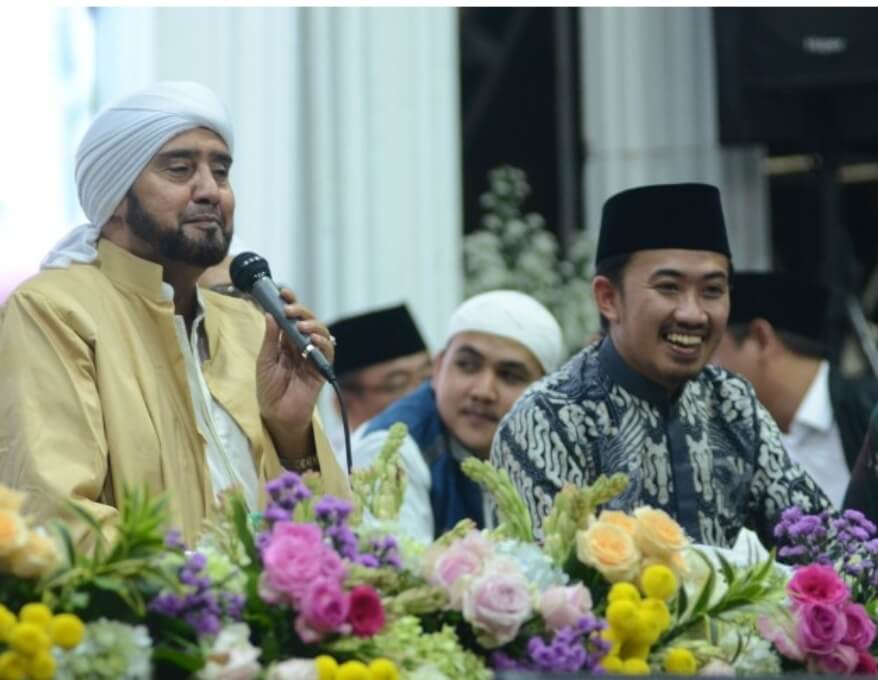 Habib Syech – Ustadz Syam Puji Pemuda Kendal Suka Bershalawat