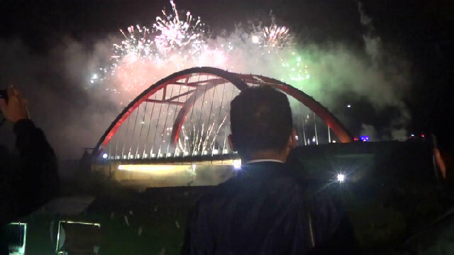 Pesta Kembang Api di Jembatan Sydney Harbour Kalikuto Hipnotis Masyarakat Sekitar