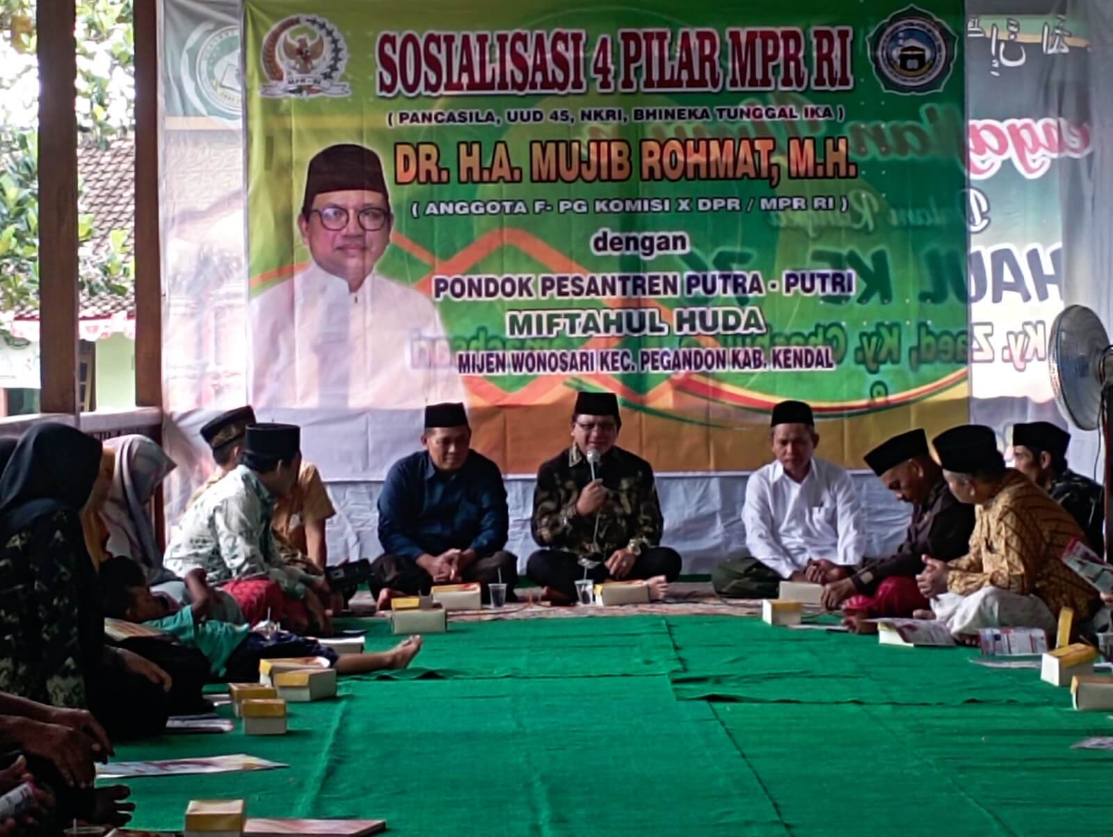 Mujib Rohmat Ajak Santri Dan Pengelola Ponpes Miftahul Huda Amalkan Nilai Empat Pilar