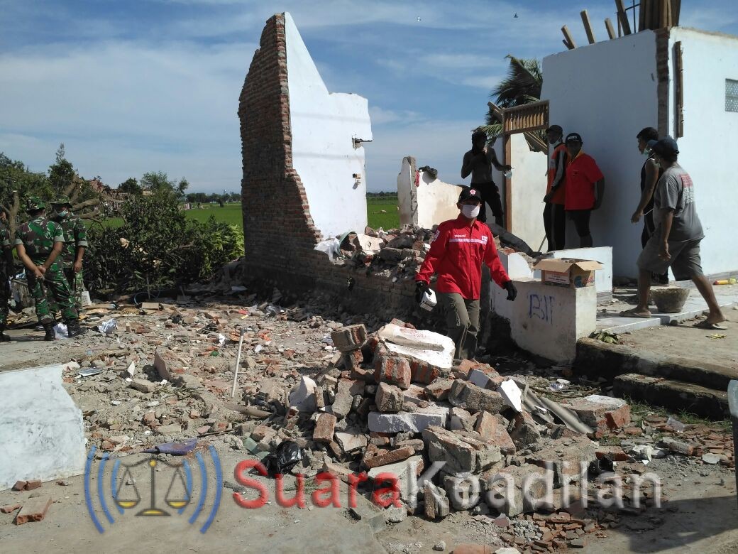 Enam Rah Rata Dengan Tanah Akibat Hempasan Angin Puting Beliung