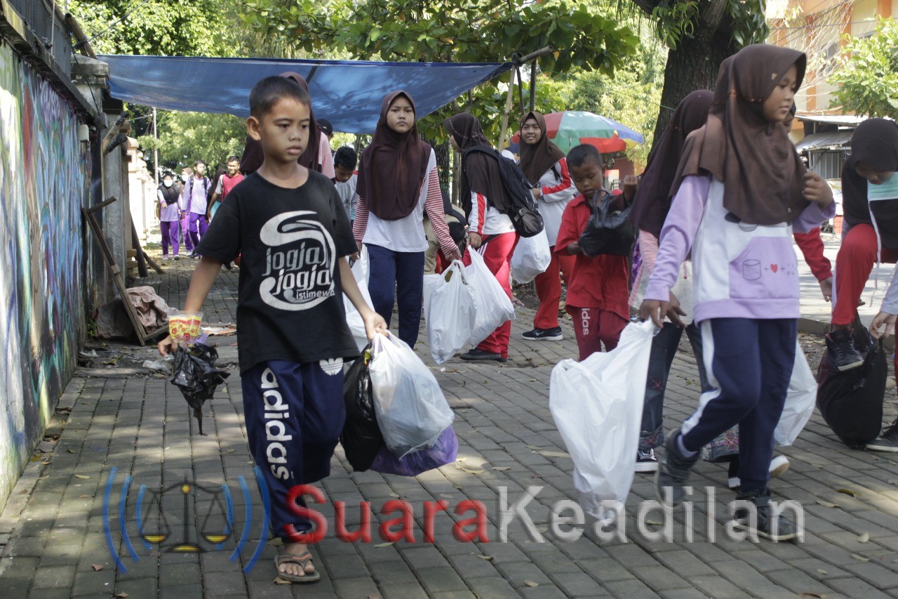Bangkitkan Kesadaran Masyarakat, Pemkot Gelar Gerakan Pungut Sampah