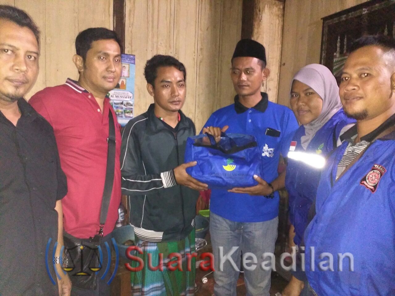Dinsos Bantu Sembako Korban Kebakaran Tanjunganom
