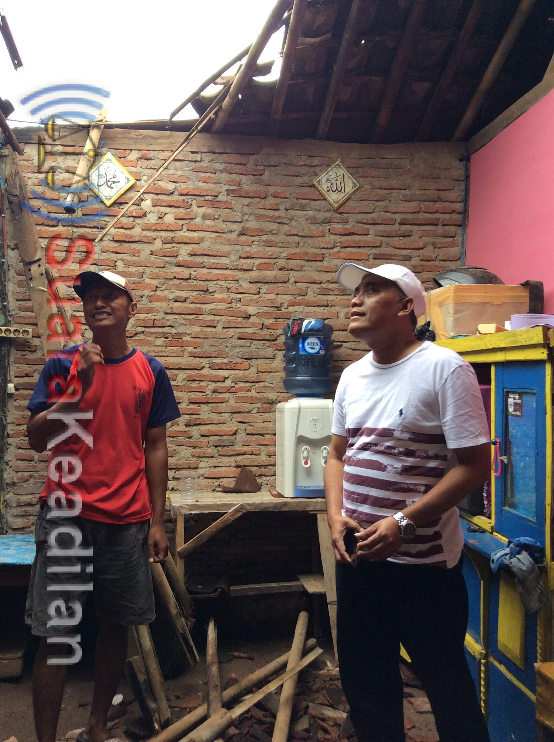 Rumah Warga Sidedes Ambrol, Penghuni Rumah Tertipa Bangunan