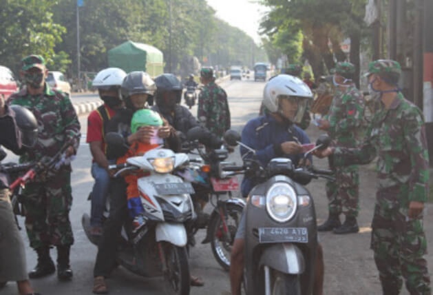 Cegah Penyebaran Covid 19, Kodim Kendal Bagikan Masker