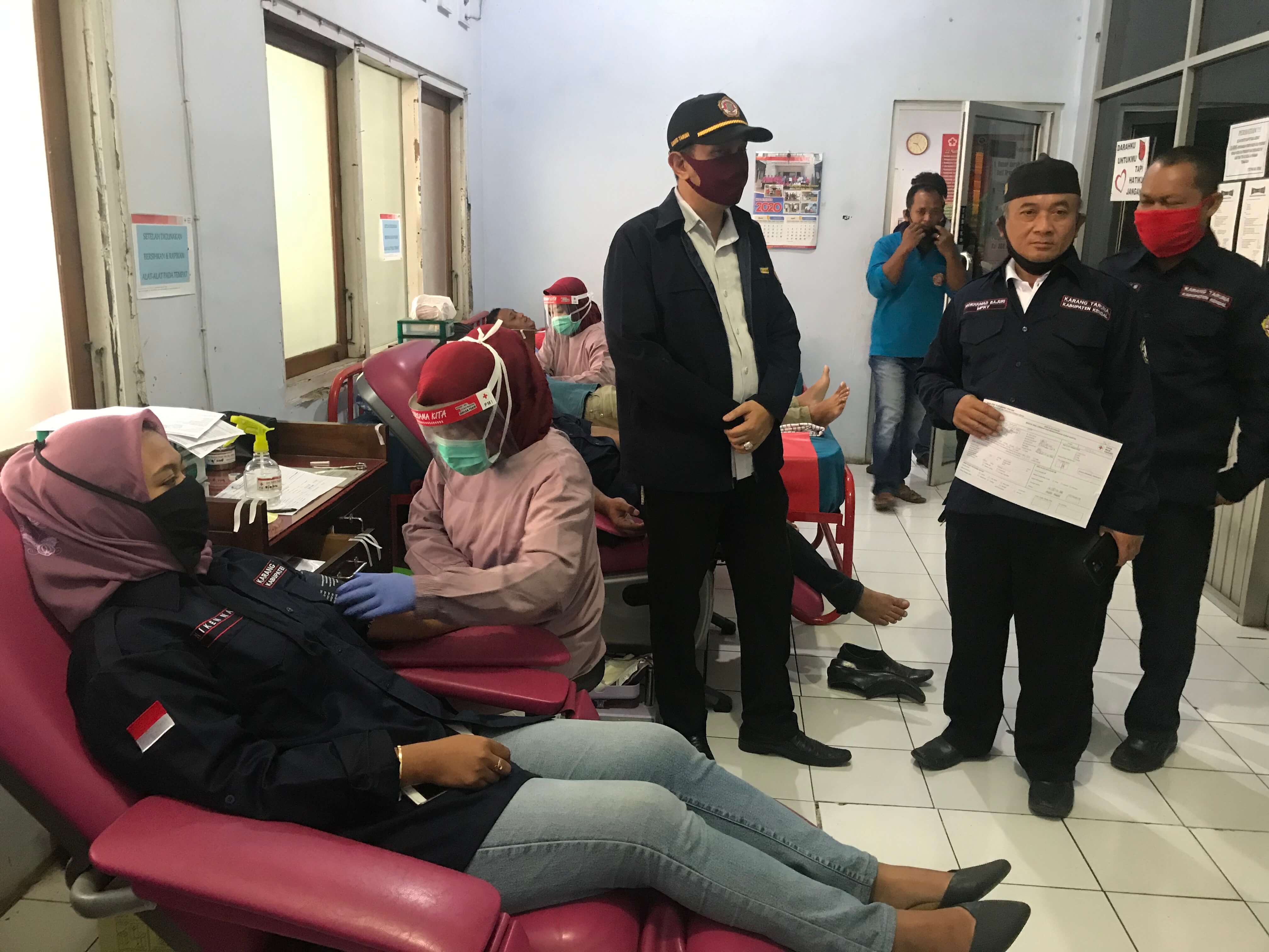 Lawan Corona, Karang Taruna Gelar Donor Darah Hingga Penyemprotan Desinfektan