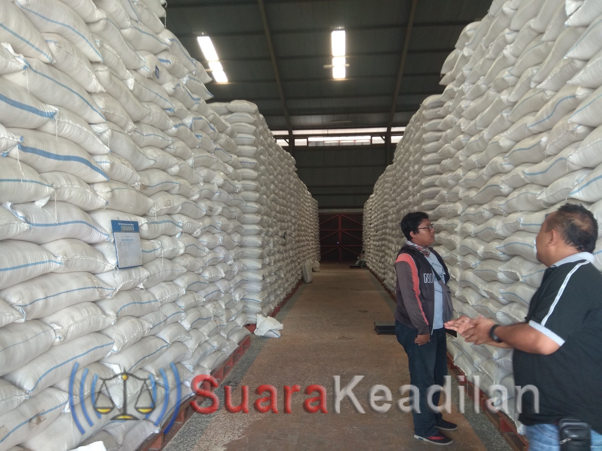 Stok Beras Di Perum Bulog Sumberejo Melimpah