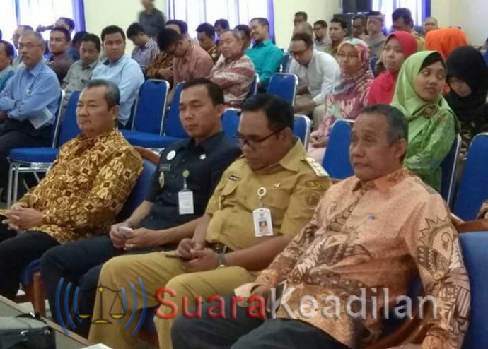 Asip dan wihaji beri materi kuliah ke Dosen Unikal tentang pembangunan ekonomi