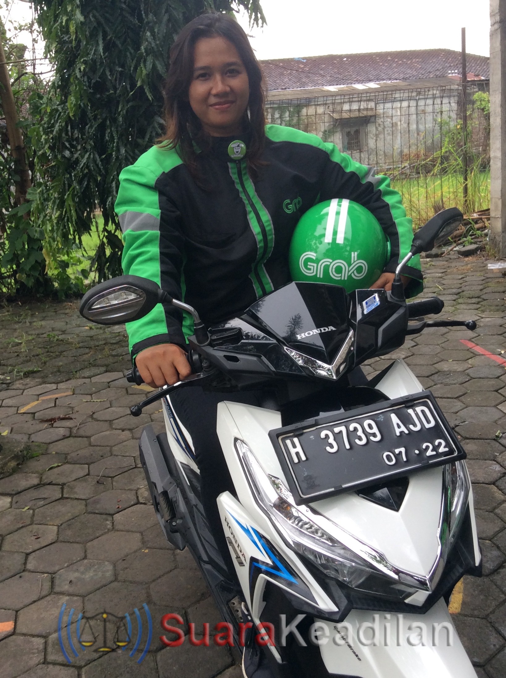 Tak Takut Jadi Driver Ojek Online