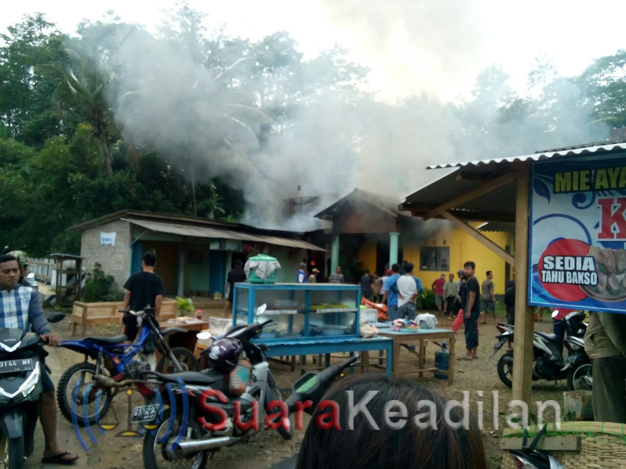 Warung Mie Ayam Ludes dilalap Jago Merah