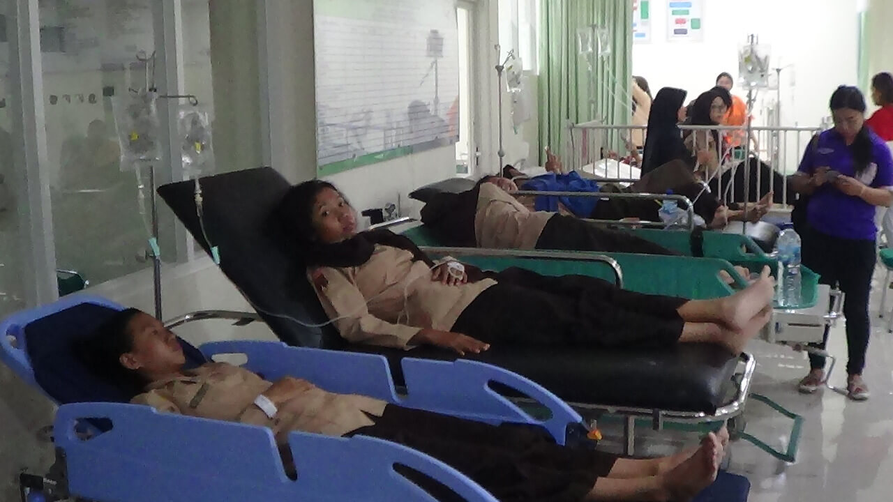 Puluhan Pelajar SMAN 1 Weleri Keracunan Ayam Geprek