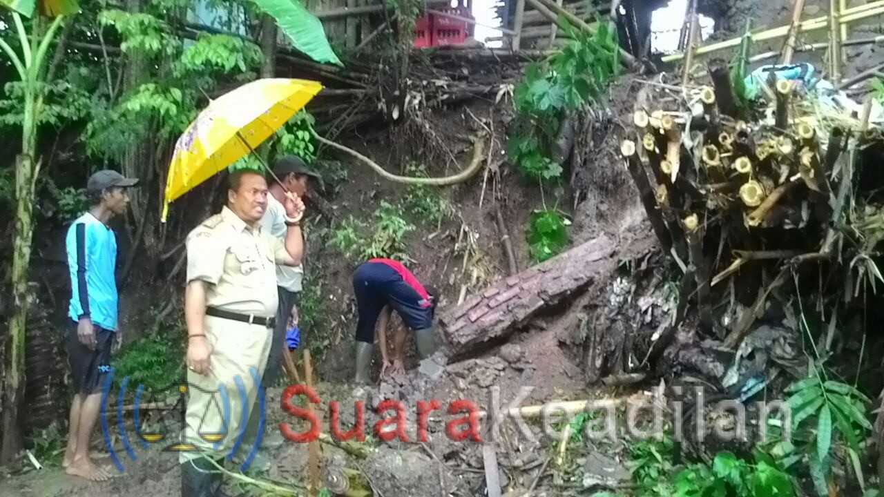 Rumah Jumar, Tertimpa Longsoran Tebing