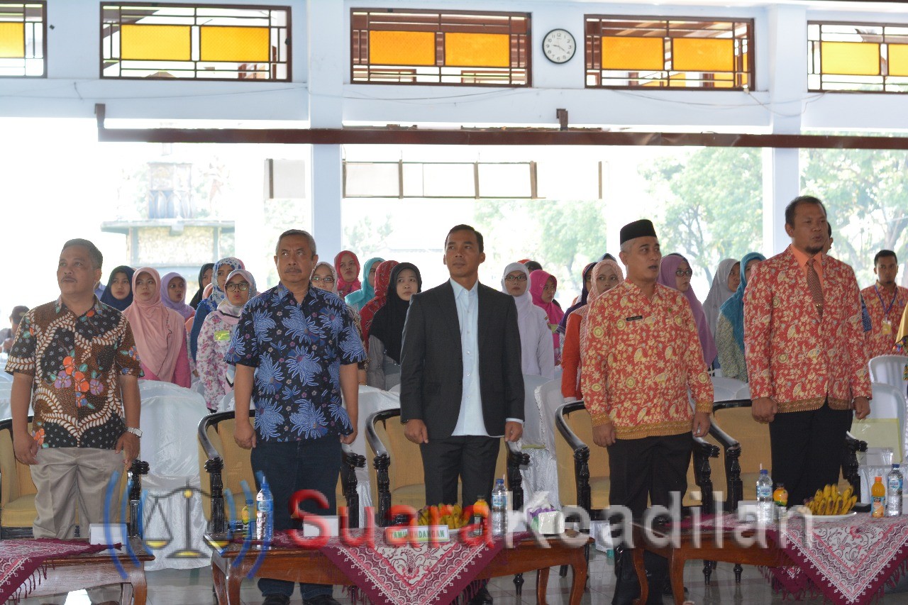 Berharap Kesejahteraan, Bupati Wihaji Tuntut Kinerja Perawat Dimaksimalkan