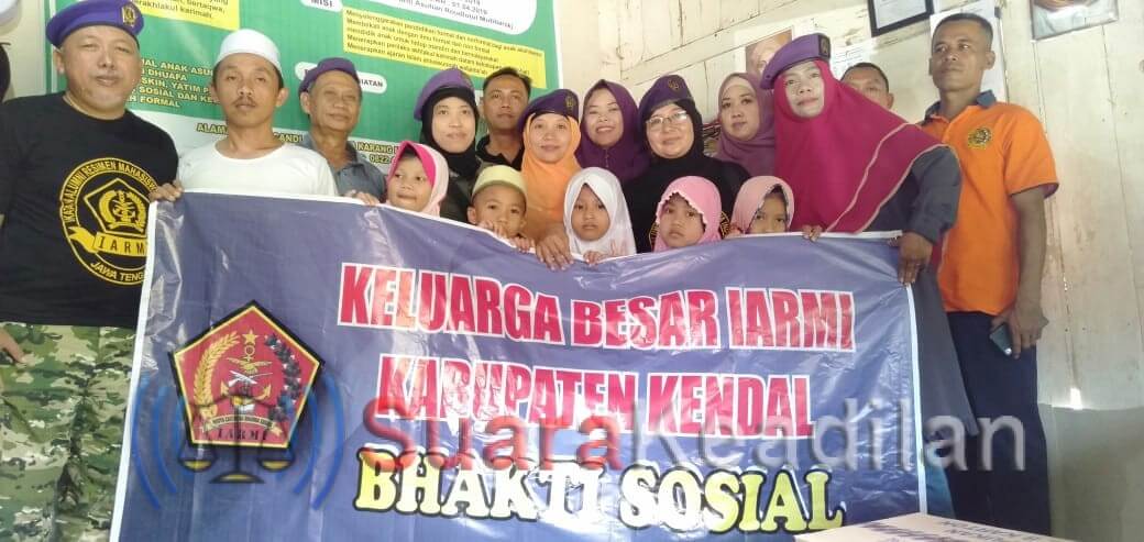 IARMI Kendal Santuni Anak Yatim Yayasan Tashiluttolab Raudlotul Mubarok