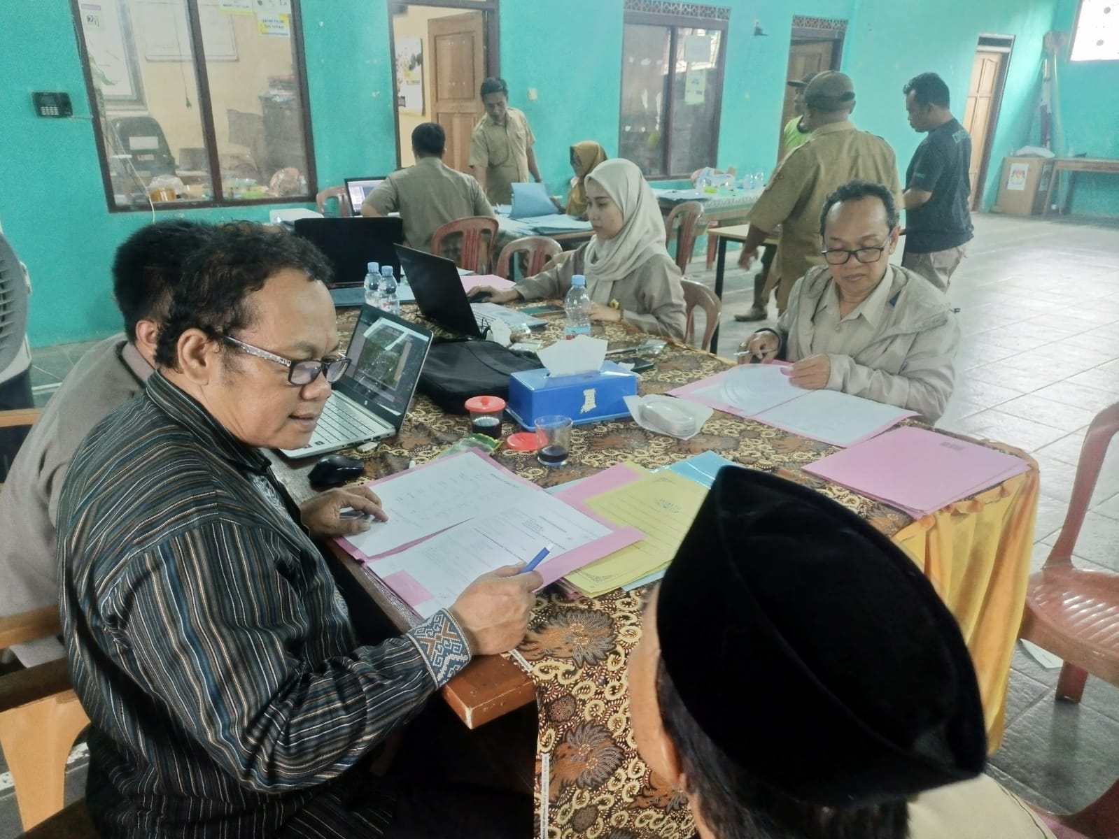Pencocokan Peta Dengan Berkas Permohonan PTSL Desa Jawisari