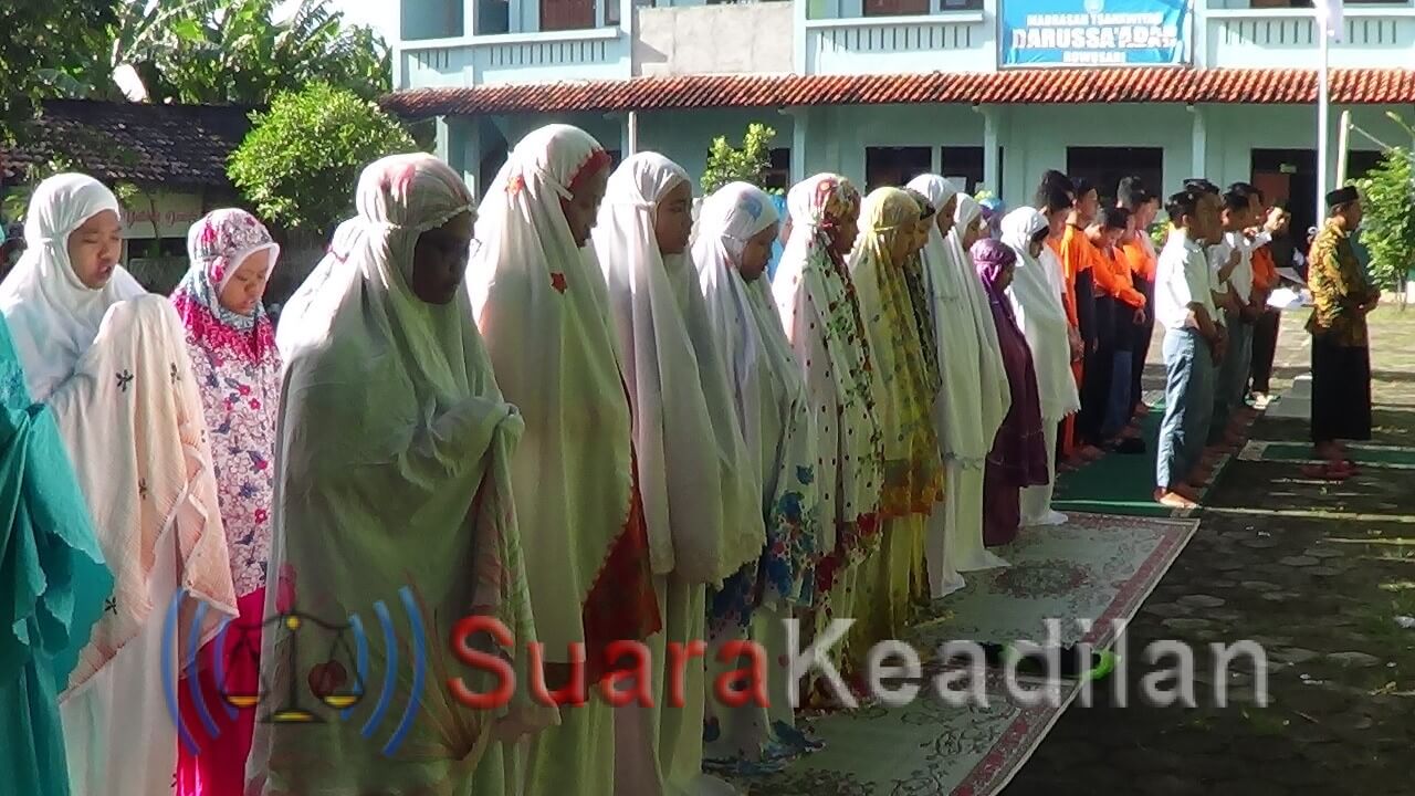 Ratusan Pelajar MAK NU 09 Darussaadah Gelar Sholat Ghoib Korban Banjir Sentani Papua