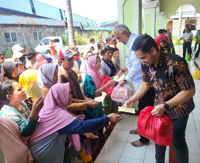 PT APF Bagikan 3550 Paket Sembako Ke Masyarakat