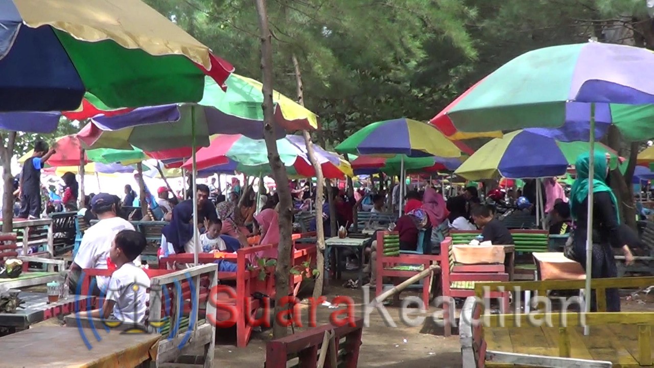 Liburan Tahun Baru Objek Wisata Pantai Widuri Dibanjiri Pengunjung