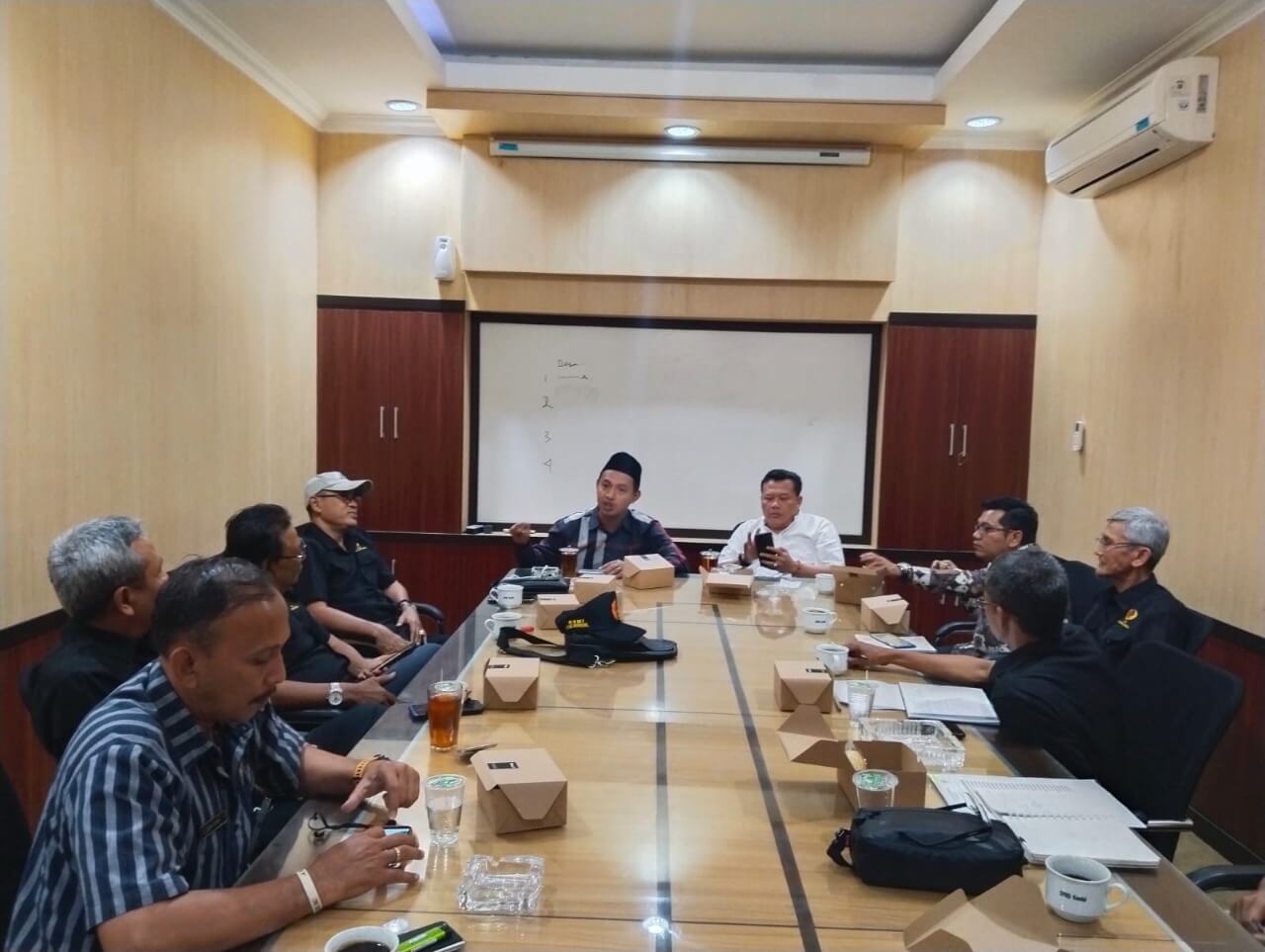 Audiensi Ke DPRD Kendal, KONI Kendal Targetkan Kendal 10 Besar Porprov 2023