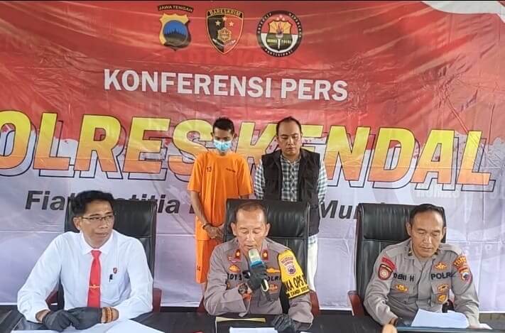 Suka Nonton Bokep, Guru Agama Cabuli Muridnya Berujung Di Jeruji Besi