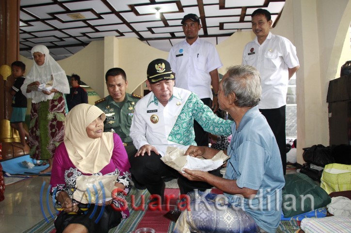 Banjir tak kunjut surut, Pengungsi Terus Bertambah, Walikota Tinjau Pengungsian Korban Banjir