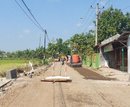 Proyek Peningkatan Jalan Jambearum-Wonosari Diminta Diperbaiki