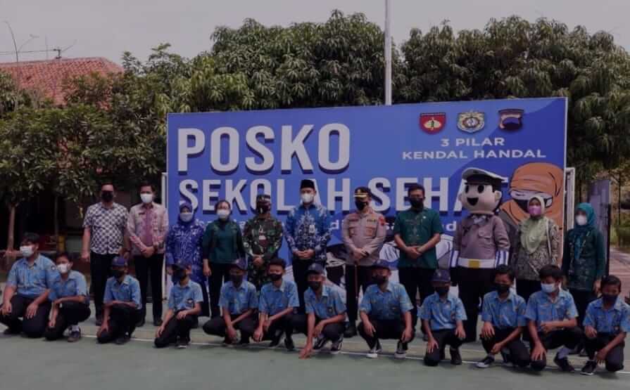 Siapkan PTM, Bupati Kendal Launching Posko Sekolah Sehat