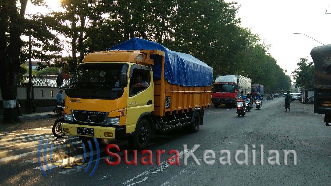 H-8 jalur Pantura Kendal Didominasi Truk