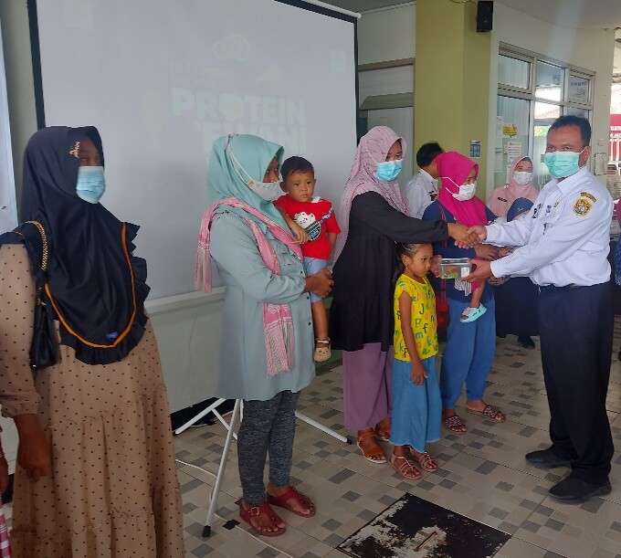 Bagi Paket Makanan Bergizi Ke Pasien, dr Saikhu Berharap Mampu Tekan Angka Stunting