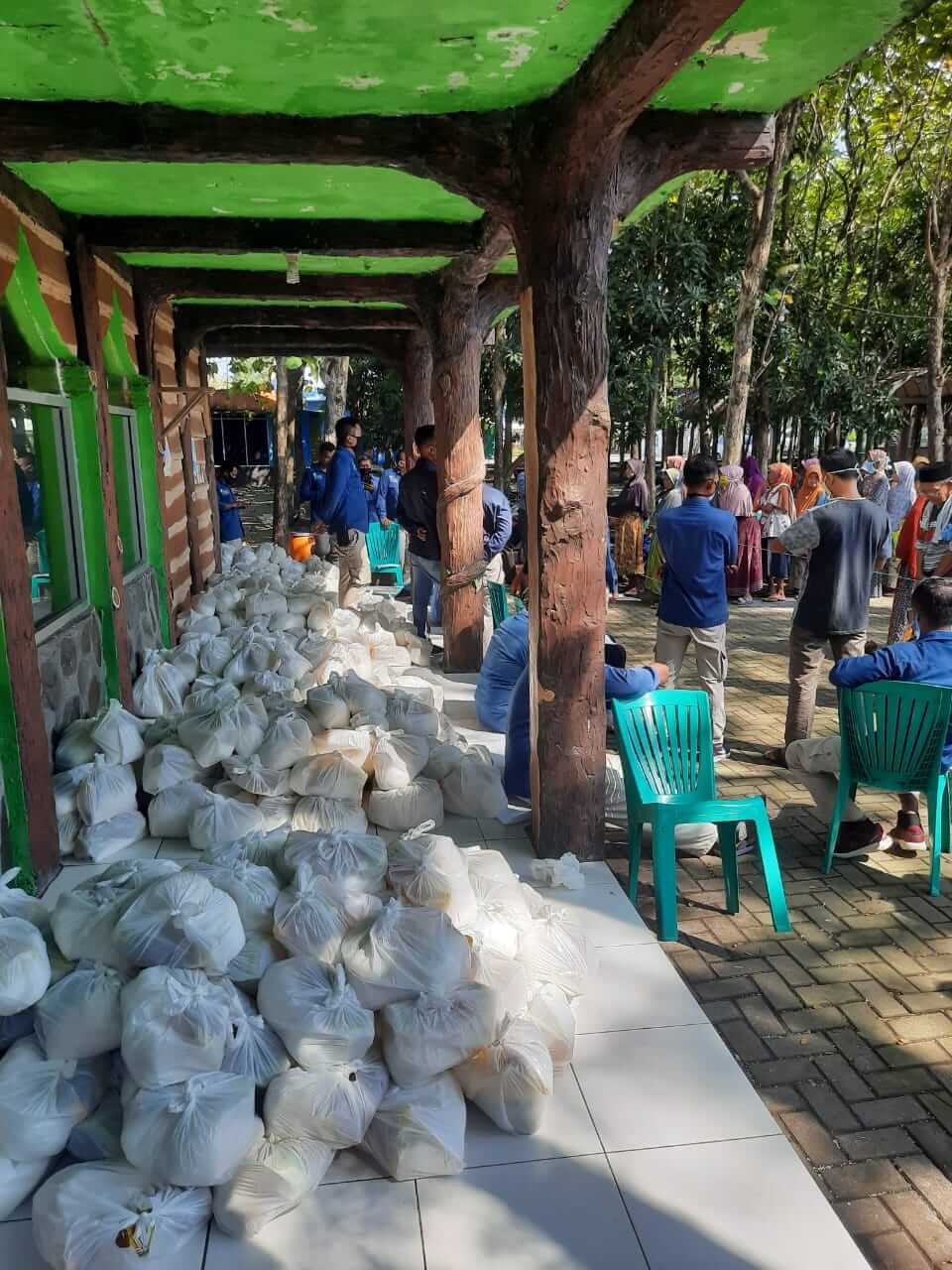 Meski Situasi Sulit, Pantai Cahaya Tetap Bagikan CSR