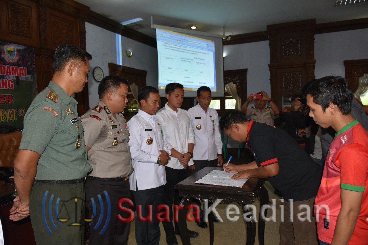 Suporter Persibat Ikrar Damai Bersama Forkominda