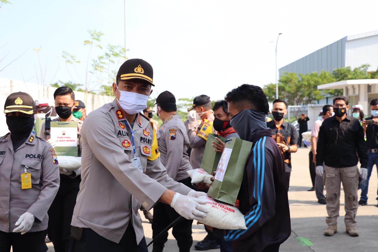 Polres Kendal Bersama Polda Jateng Bantu Karyawan Korban PHK