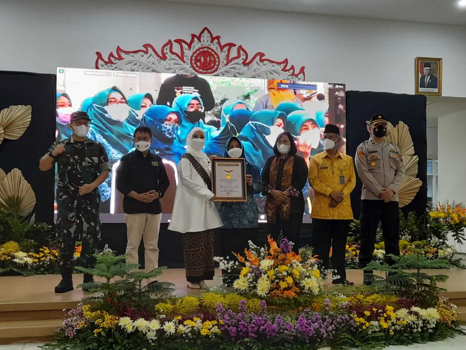 PWI Bersama PKK Kendal Ukir Sejarah, Pecahkan Rekor MURI Minum Kopi 5555 Perempuan