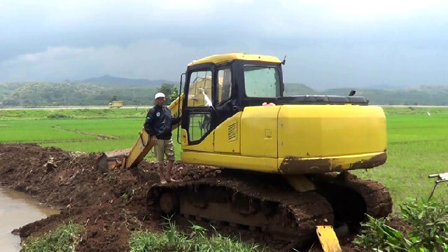 Excavator Rusak, Normalisasi Sungai Tapin Molor