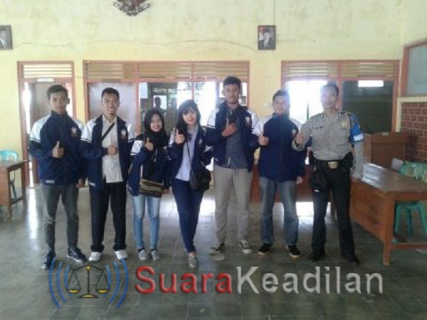 Bhabinkamtibmas Karangbrai Dialogis Dengan Mahasiswa KKN Undip Semarang