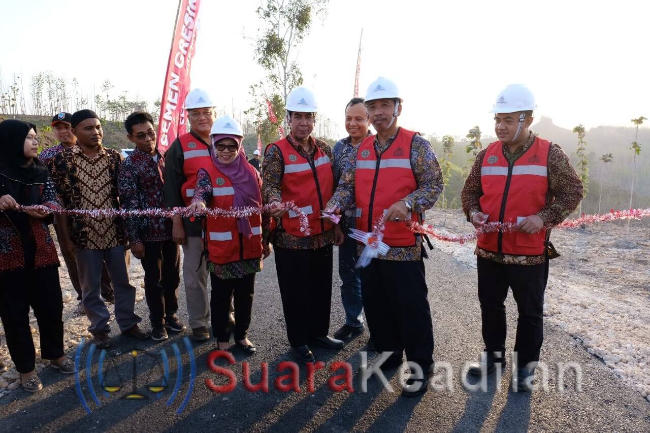 Bangun Infrastruktur Penghubung Antar Desa, Semen Gresik Gelontor Rp 2,75 M