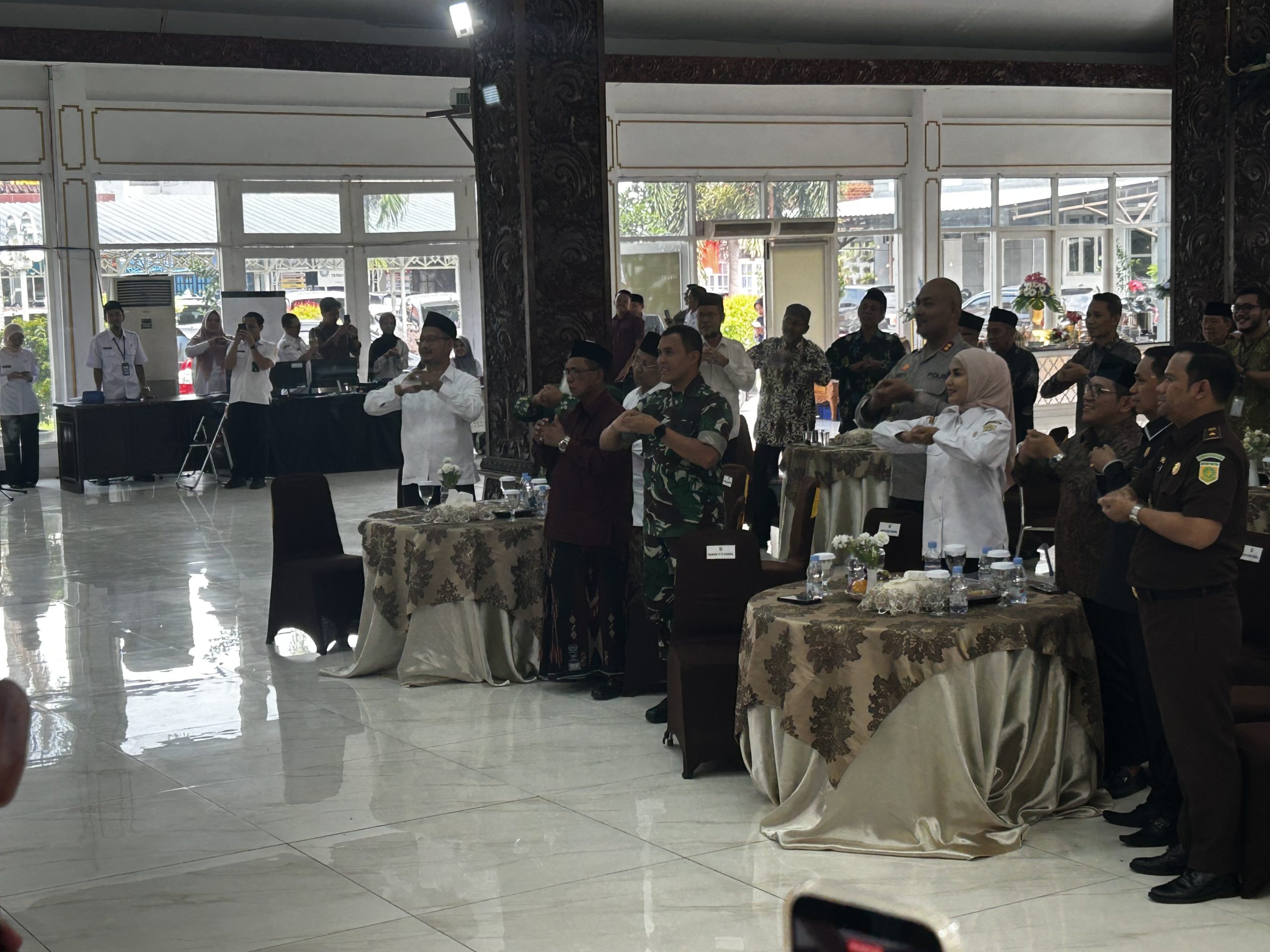 Forkompinda Kendal Diajak Tepuk, Di Tasyakuran Hari Amal Bakti Kemenag Ke-80