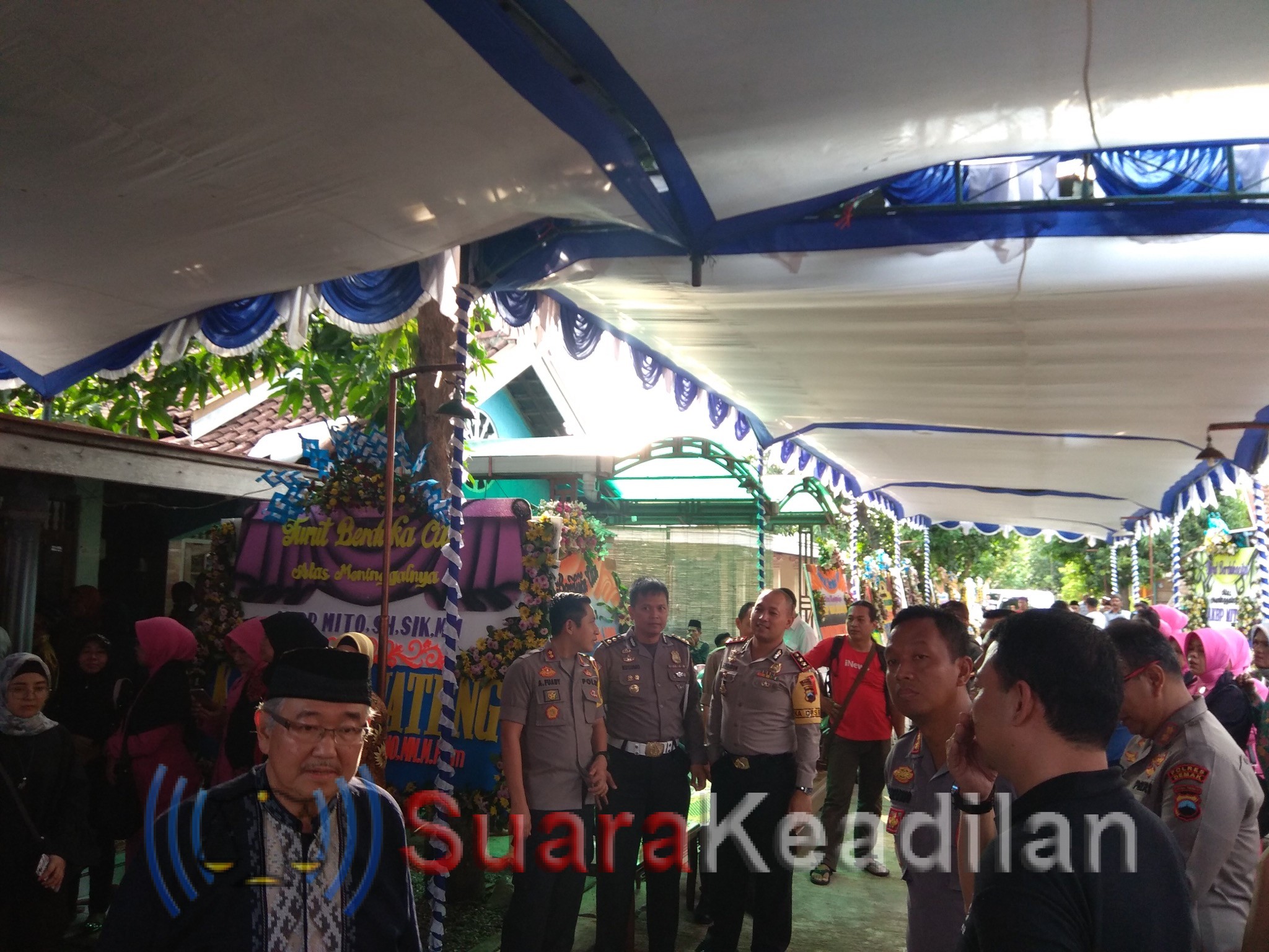 Keluarga Histeris Lihat Peti Jenasah AKBP Mito