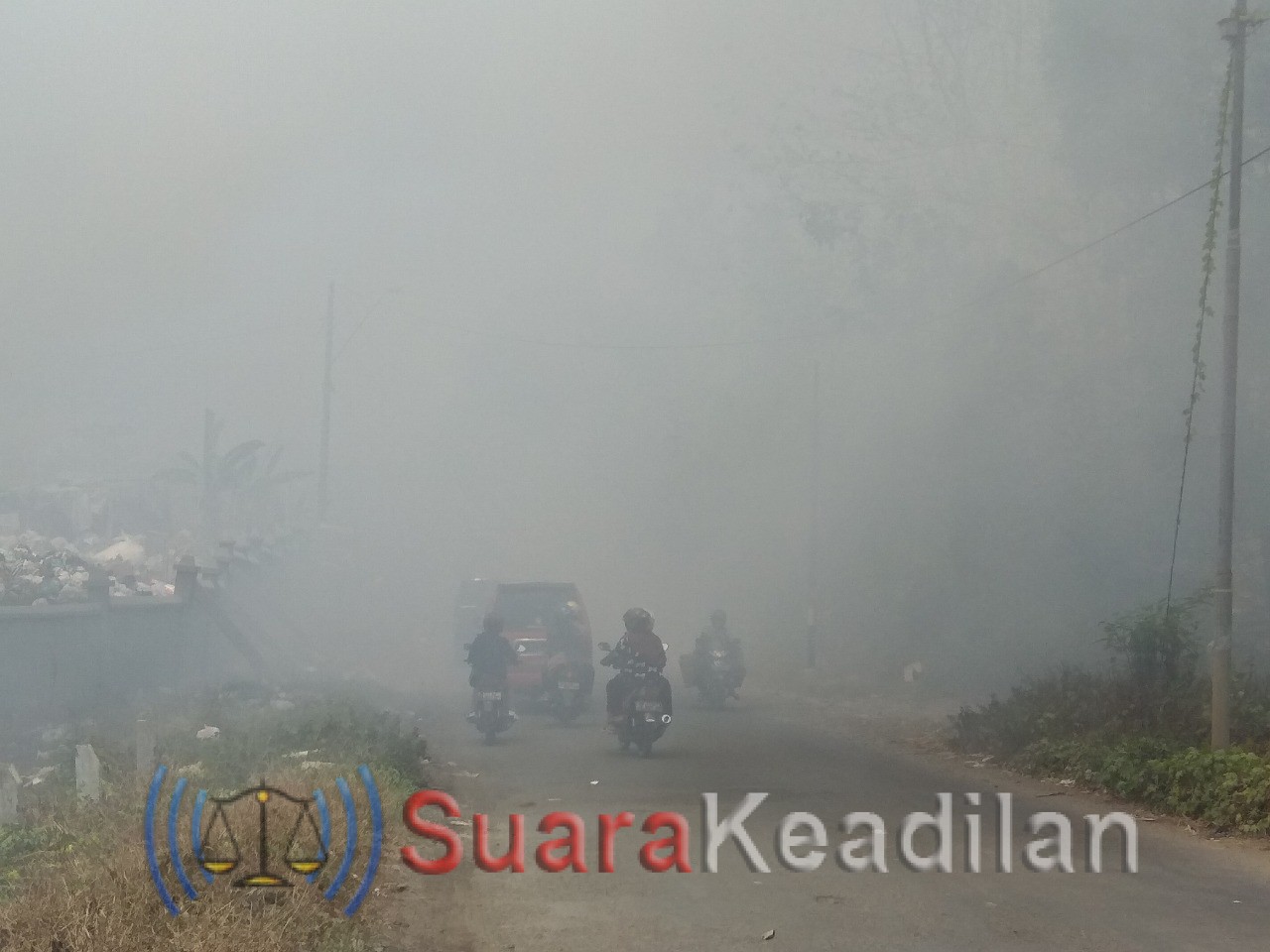 Asap Sampah TPA Darupono Ganggu Pengguna Jalan