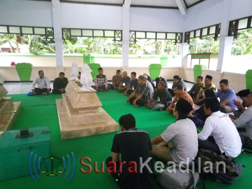 Ziarah Makam Wali Gembyang, Perwakilan Calon Perangkat Desa Ranking 1 Doakan Pemimpin Dapat Petunjuk