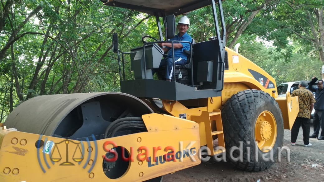 Kepala DPUPR Terlibat Langsung Finishing Pekerjaan Infastruktur