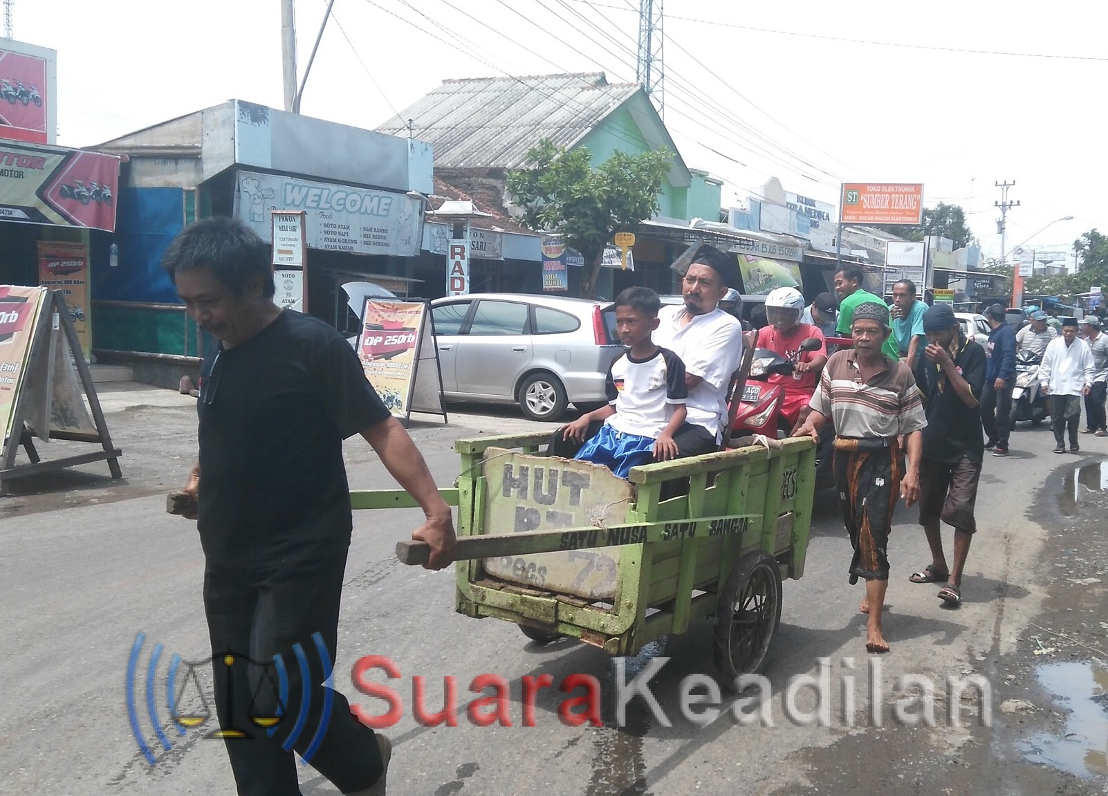 Ayek Achmad Kades Cepiring Antar Waktu