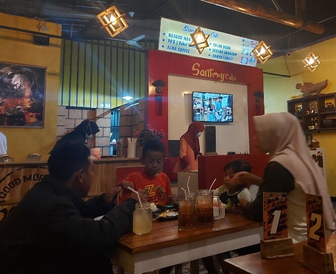 Cafe Santoy, Laris Manis Di Tengah Pandemi