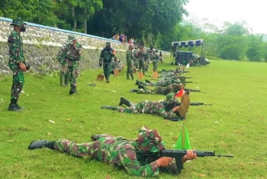 Anggota Kodim 0715 Kendal Gelar Latihan Menembak Dengan Prokes Ketat